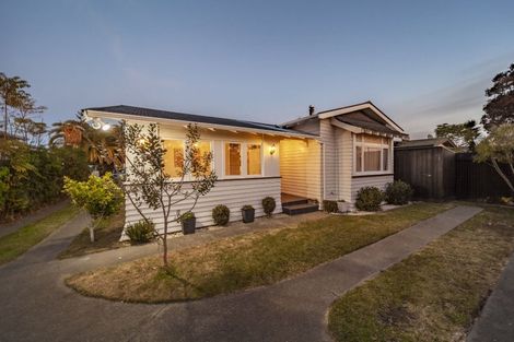 Photo of property in 15 Taradale Road, Marewa, Napier, 4110