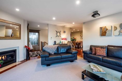 Photo of property in 1/293 East Coast Road, Mairangi Bay, Auckland, 0630