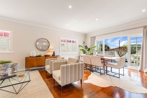 Photo of property in 18 William Bond Street, Stanley Point, Auckland, 0624