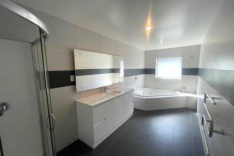 Photo of property in 14 Stamford Crescent, Flat Bush, Auckland, 2019