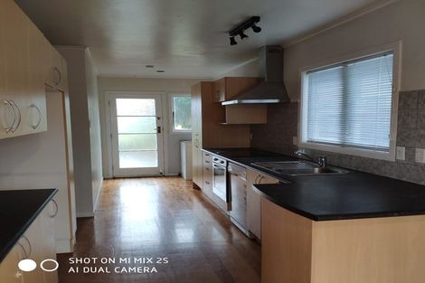 Photo of property in 73 Kervil Avenue, Te Atatu Peninsula, Auckland, 0610