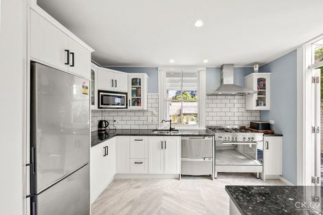 Photo of property in 2 Barton Road, Heretaunga, Upper Hutt, 5018