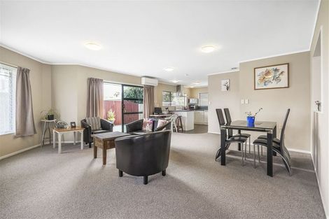 Photo of property in 17 Mews Place, Forest Lake, Hamilton, 3200