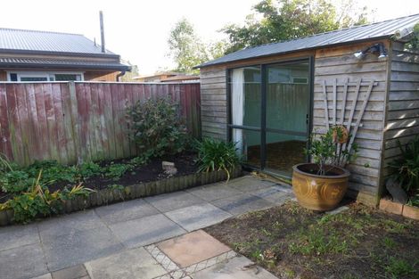 Photo of property in 32 Raekura Place, Redcliffs, Christchurch, 8081