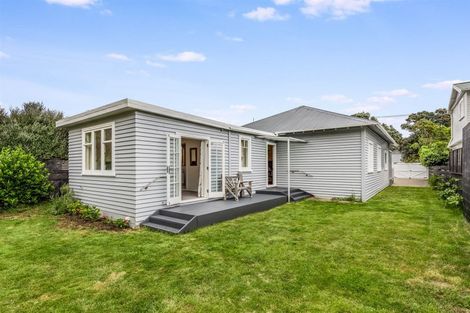 Photo of property in 37 Tuatoru Street, Eastbourne, Lower Hutt, 5013