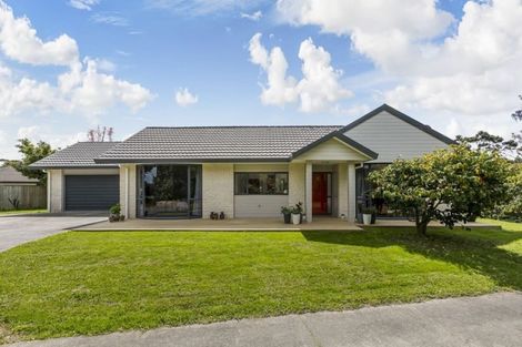 Photo of property in 19 Ngarahana Avenue, Paremoremo, Auckland, 0632