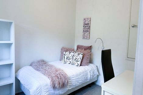 Photo of property in 4 Hiwihau Place, Glenfield, Auckland, 0629