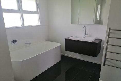 Photo of property in 10 Murray Road, Te Atatu Peninsula, Auckland, 0610