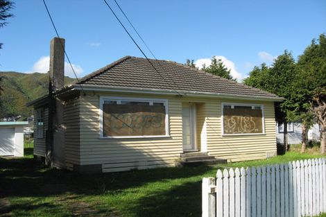 Photo of property in 62 Wellington Road, Wainuiomata, Lower Hutt, 5014