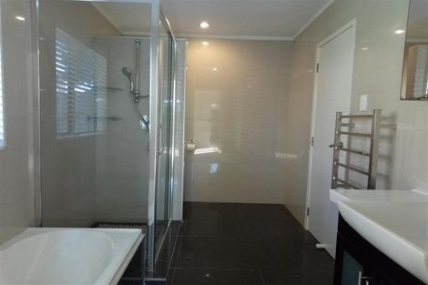 Photo of property in 118 Bradbury Road, Botany Downs, Auckland, 2010