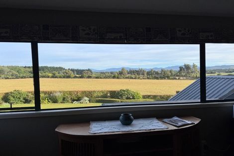 Photo of property in 132 Round Hill Road, Loburn, 7472