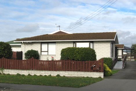 Photo of property in 2/135 Sawyers Arms Road, Northcote, Christchurch, 8052