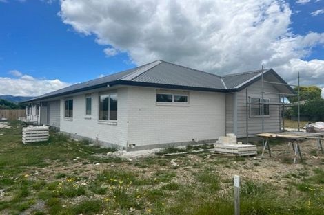 Photo of property in 4 Van Baarle Close, Carterton, 5713