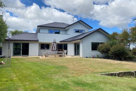 Photo of property in 28 Saunders Close, Whitby, Porirua, 5024