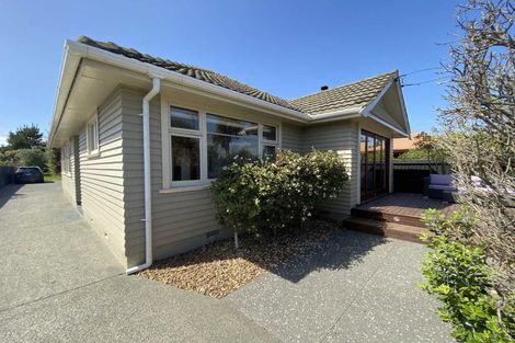 Photo of property in 11 Estuary Road, New Brighton, Christchurch, 8061