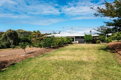 Photo of property in 68 Onetangi Road, Waiheke Island, 1971