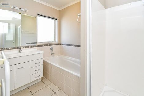 Photo of property in 2 Carisbrook Crescent, Papakura, 2110