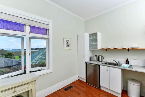 Photo of property in 1/2 Merwood Lane, Devonport, Auckland, 0624