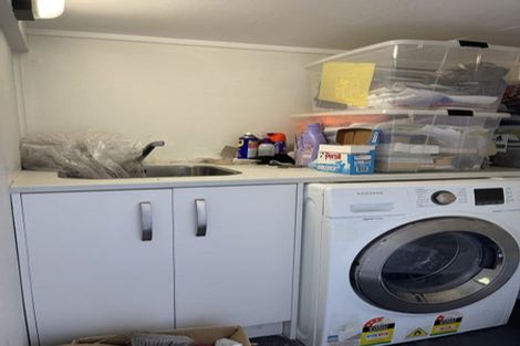 Photo of property in 92 Kelburn Parade, Kelburn, Wellington, 6012