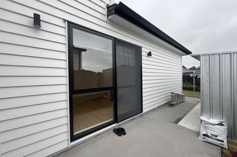 Photo of property in 16 Lumber Rise, Swanson, Auckland, 0614
