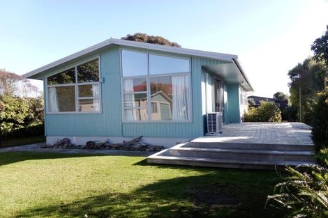 Photo of property in 12 Mountainview Terrace, Otaki Beach, Otaki, 5512