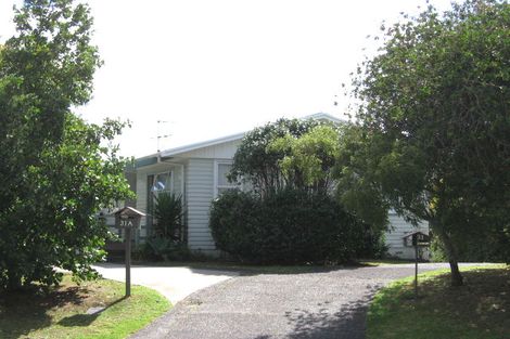 Photo of property in 31 Crocombe Crescent, Beach Haven, Auckland, 0626