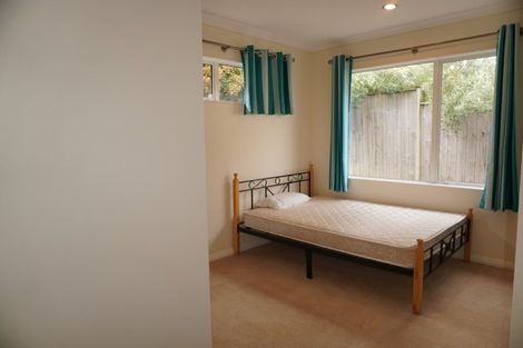 Photo of property in 11 Namsan Close, Fairview Heights, Auckland, 0632