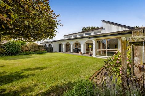 Photo of property in 116 Weraroa Road, Waverley, 4510