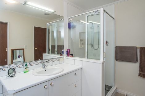 Photo of property in 21 Huia Street, Waikanae, 5036