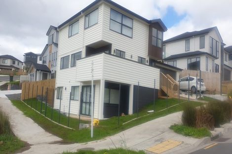 Photo of property in 23 Mcwhirters Farm Lane, Massey, Auckland, 0614