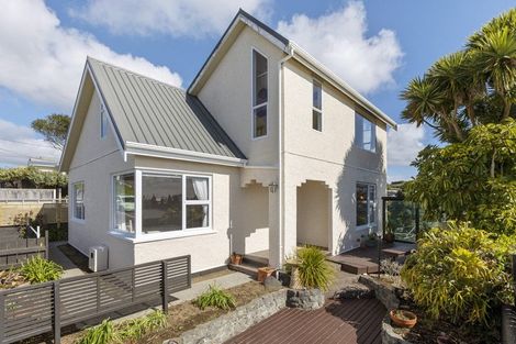 Photo of property in 22 Bayly Road, Moturoa, New Plymouth, 4310