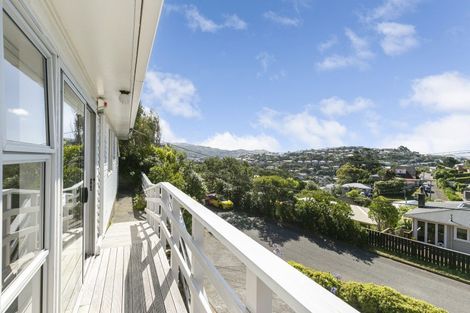 Photo of property in 3 Lomond Street, Newlands, Wellington, 6037