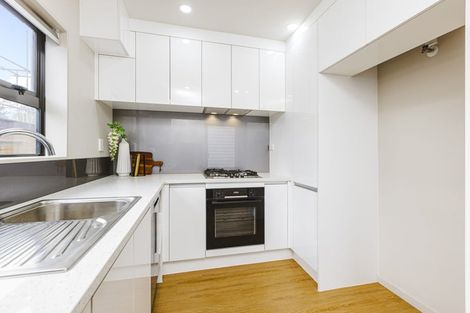 Photo of property in 89c Cascades Road, Pakuranga Heights, Auckland, 2010