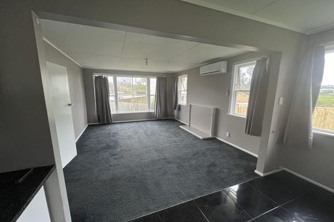 Photo of property in 21 Worcester Place, Cannons Creek, Porirua, 5024