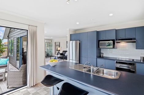 Photo of property in 12 Fearnley Grove, Albany, Auckland, 0632