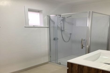 Photo of property in 2/5 Norman Spencer Drive, Papatoetoe, Auckland, 2104