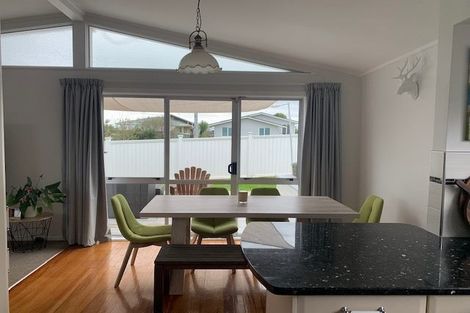 Photo of property in 9 Ridgemount Rise, Mangere Bridge, Auckland, 2022