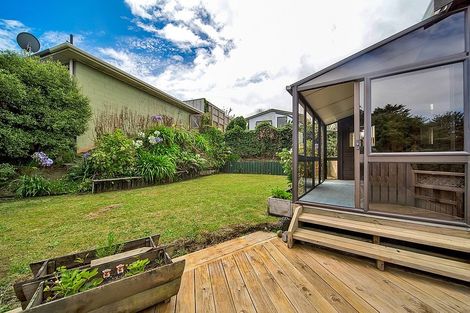 Photo of property in 6a Waterloo Place, Westown, New Plymouth, 4310