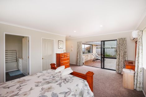 Photo of property in 147 Pacific Drive, Fitzherbert, Palmerston North, 4410