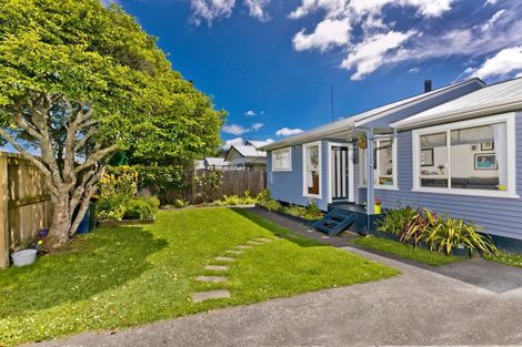 Photo of property in 16 Woodglen Road, Glen Eden, Auckland, 0602