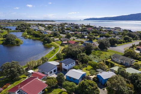 Photo of property in 4 Pio Pio Place, Waikanae Beach, Waikanae, 5036