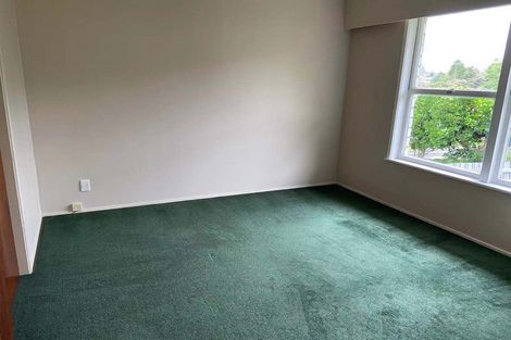 Photo of property in 2/5 Finn Place, Totara Vale, Auckland, 0629