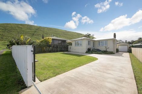 Photo of property in 17 Putini Road, Mangere Bridge, Auckland, 2022