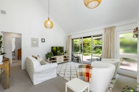 Photo of property in 1/41 Ravenwood Drive, Forrest Hill, Auckland, 0620