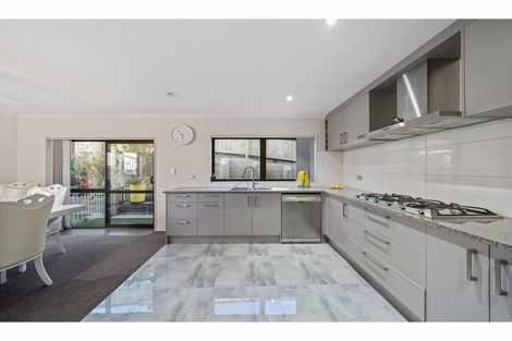 Photo of property in 14 Kereru Rise, Papakura, 2110