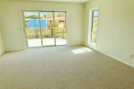 Photo of property in 7 Pine Hill Rise, Glenside, Wellington, 6037