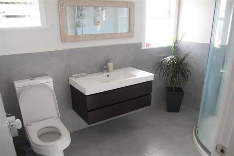 Photo of property in 117 Vodanovich Road, Te Atatu South, Auckland, 0610