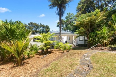 Photo of property in 127 Woodlands Park Road, Titirangi, Auckland, 0604