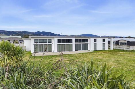 Photo of property in 12 Bridford Way, Paraparaumu, 5032