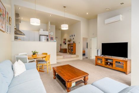 Photo of property in 1/20 Main Road, Tawa, Wellington, 5028